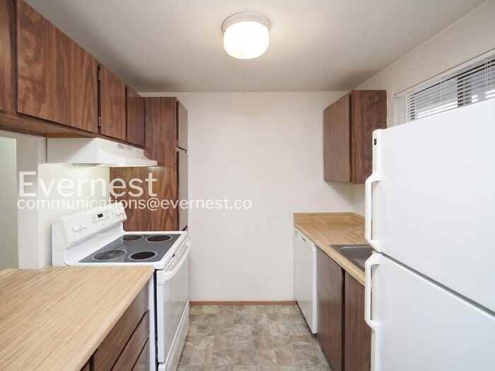 3312 I St Ne #D102 - Photo 3 of 22