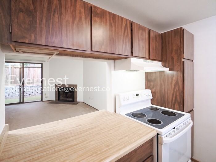 3312 I St Ne #D102 - Photo 4 of 22