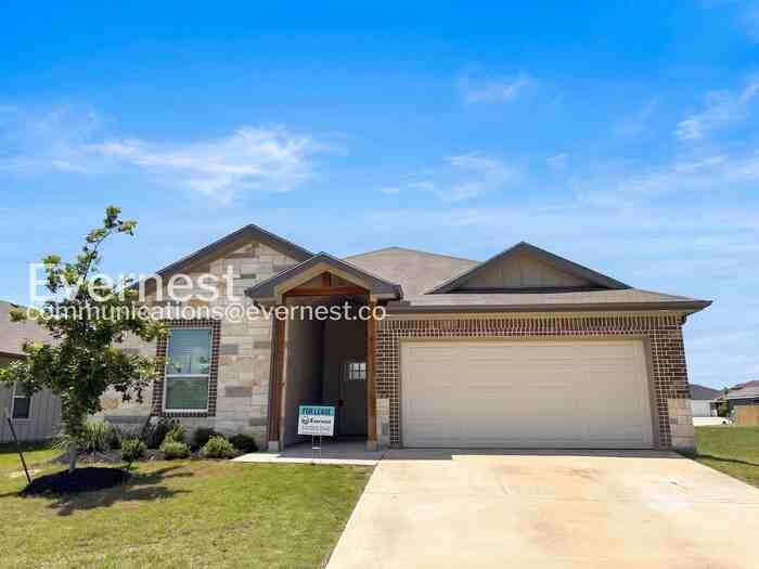 842 Freedom Cir - Photo 2 of 22