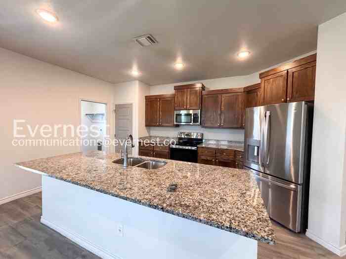 842 Freedom Cir - Photo 4 of 22