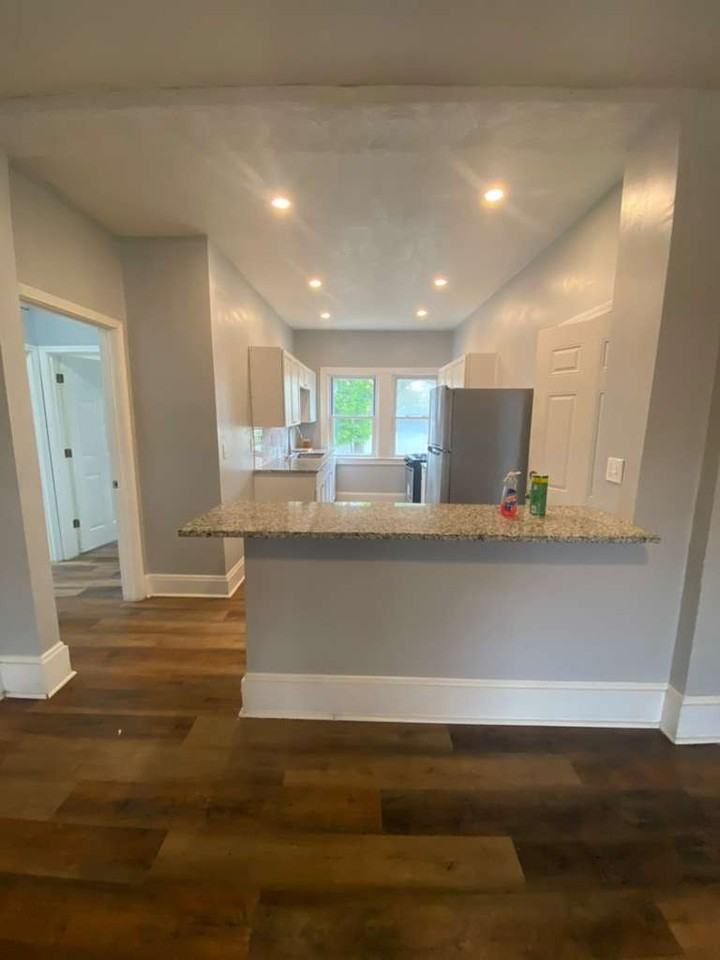 533 Sumner St #10 - Photo 3 of 14