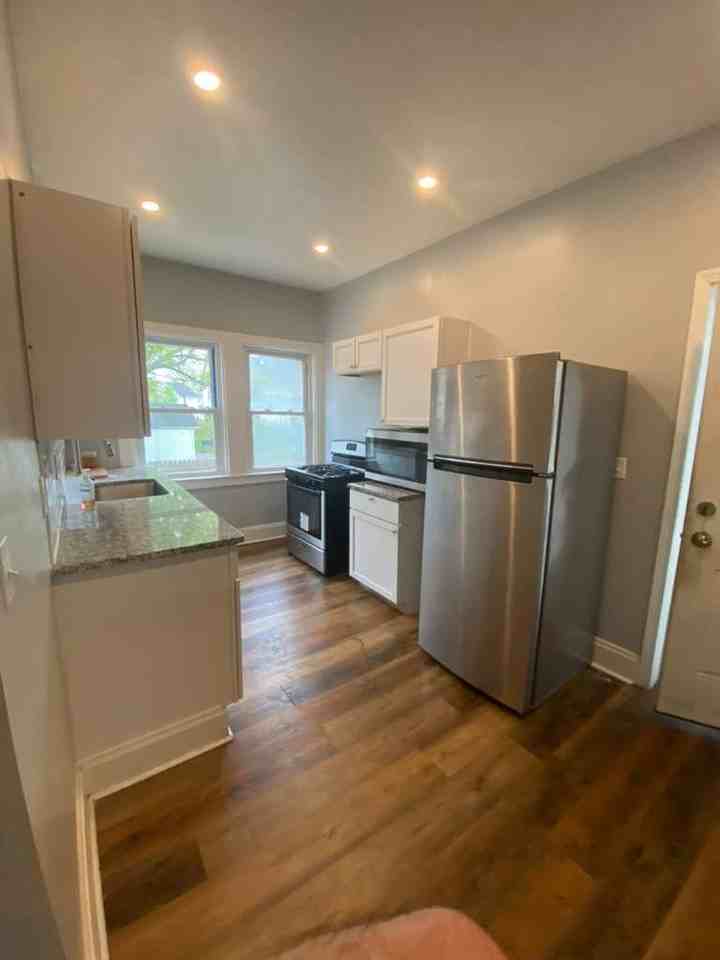 533 Sumner St #10 - Photo 4 of 14