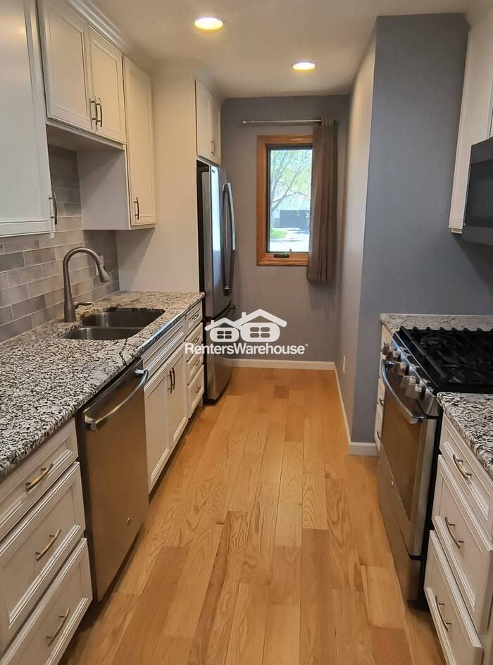 950 Butte Ct - Photo 5 of 34