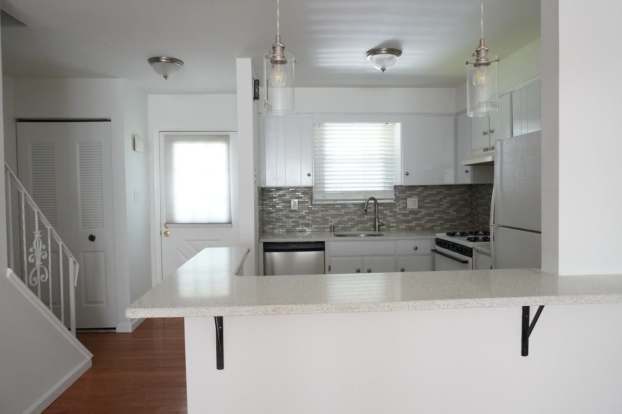 215 Summit Ave #A - Photo 2 of 5