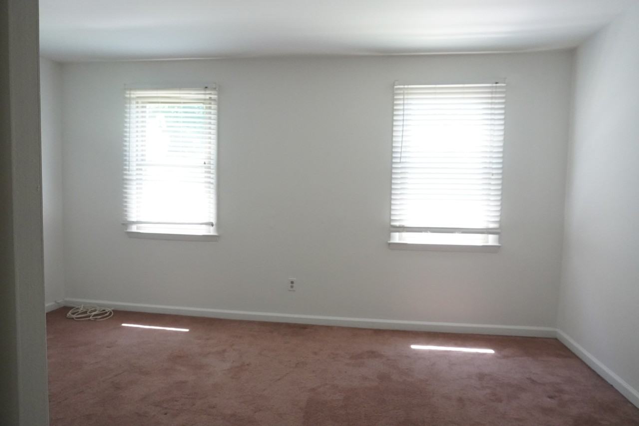 215 Summit Ave #A - Photo 4 of 5