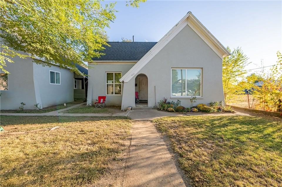 479 30th St - Photo 2 of 20