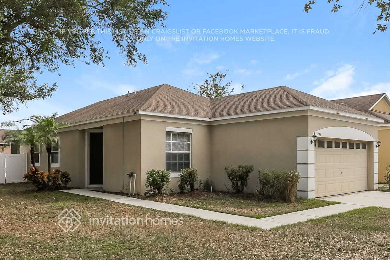 1846 Atlantic Dr - Photo 3 of 17