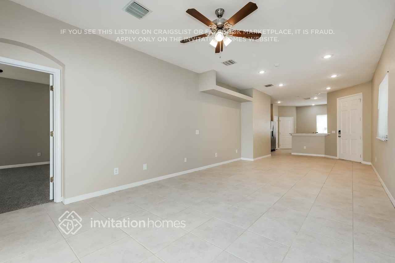 1846 Atlantic Dr - Photo 4 of 17