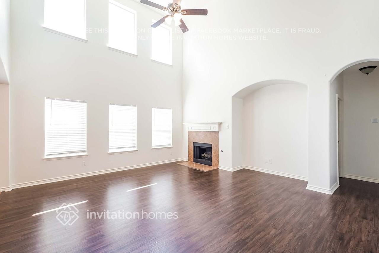 15676 Sweetpine Ln - Photo 4 of 18
