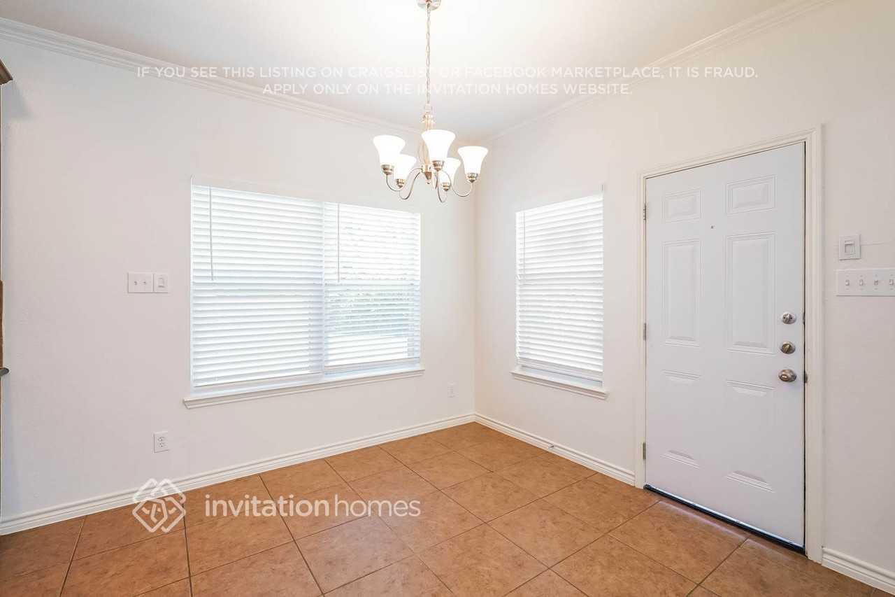 15676 Sweetpine Ln - Photo 7 of 18
