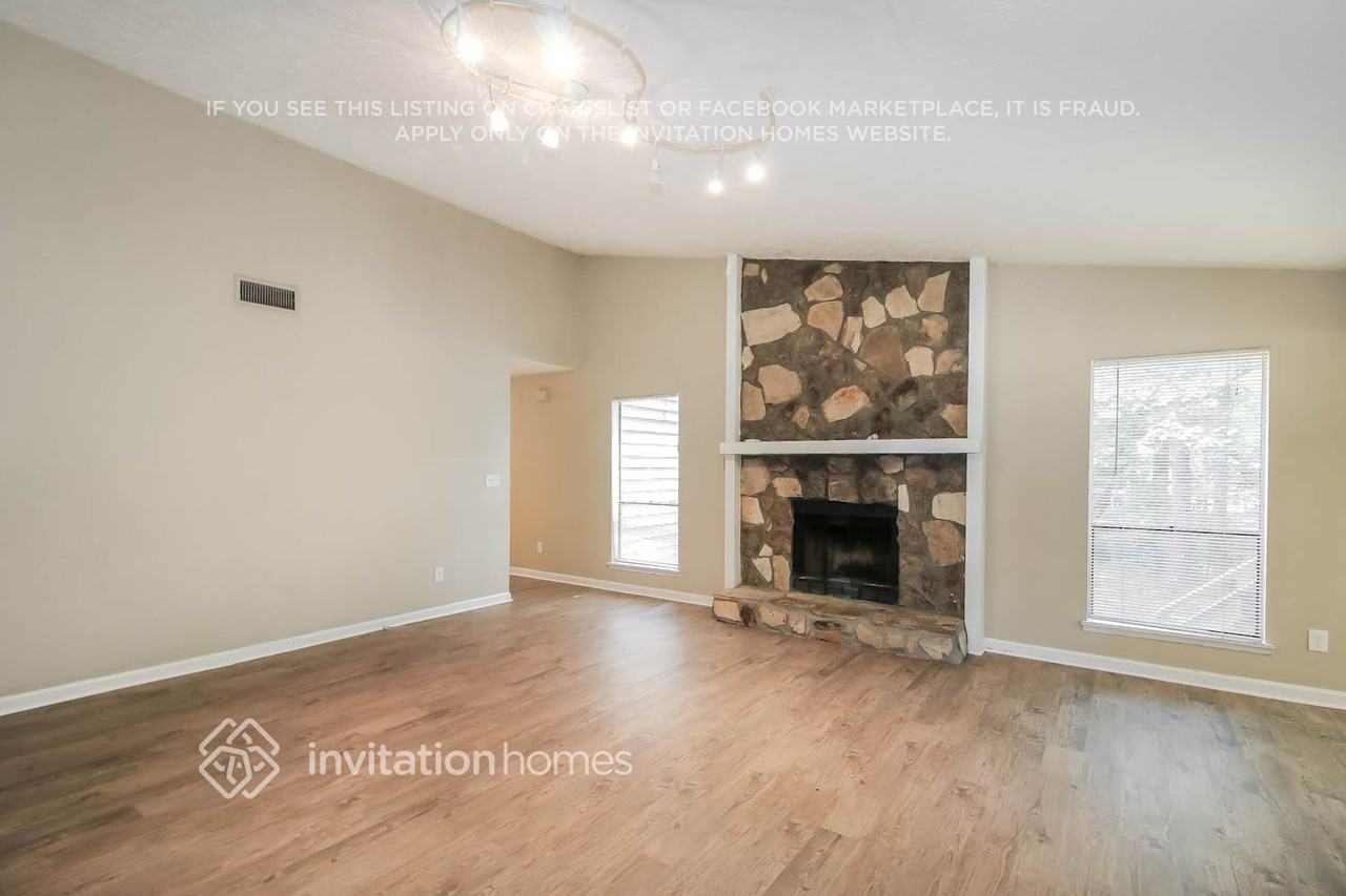 335 Rocky Springs Ct - Photo 4 of 17
