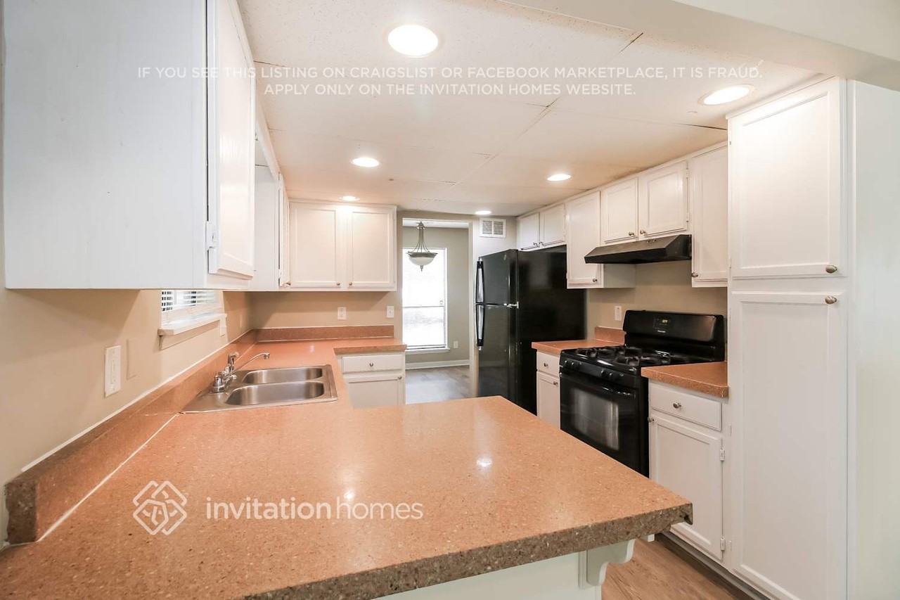 335 Rocky Springs Ct - Photo 7 of 17
