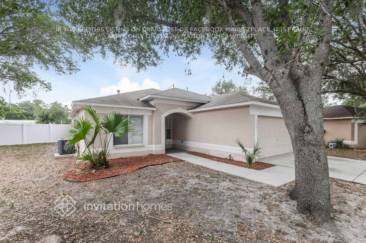 3001 Summer House Dr - Photo 3 of 17