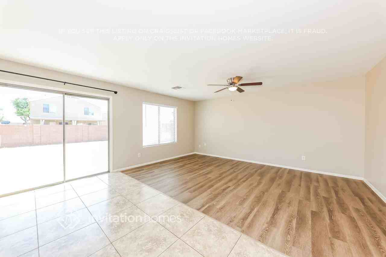 13029 W Lisbon Ln - Photo 4 of 18