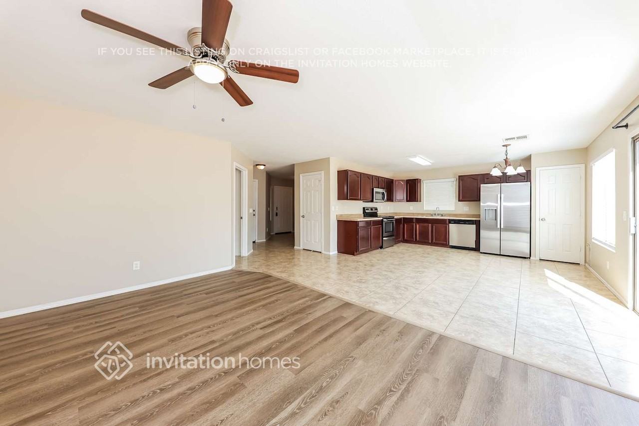 13029 W Lisbon Ln - Photo 6 of 18