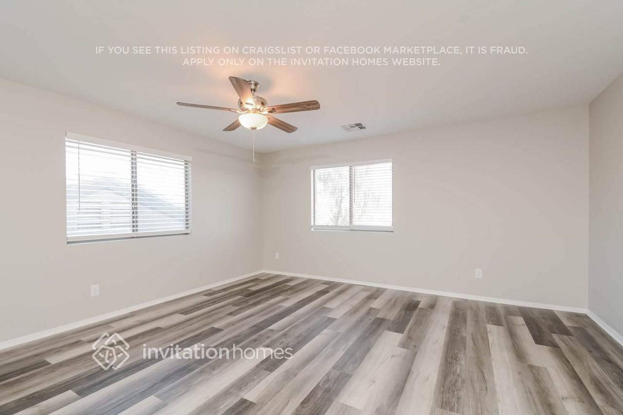 10904 W Minnezona Ave - Photo 2 of 16