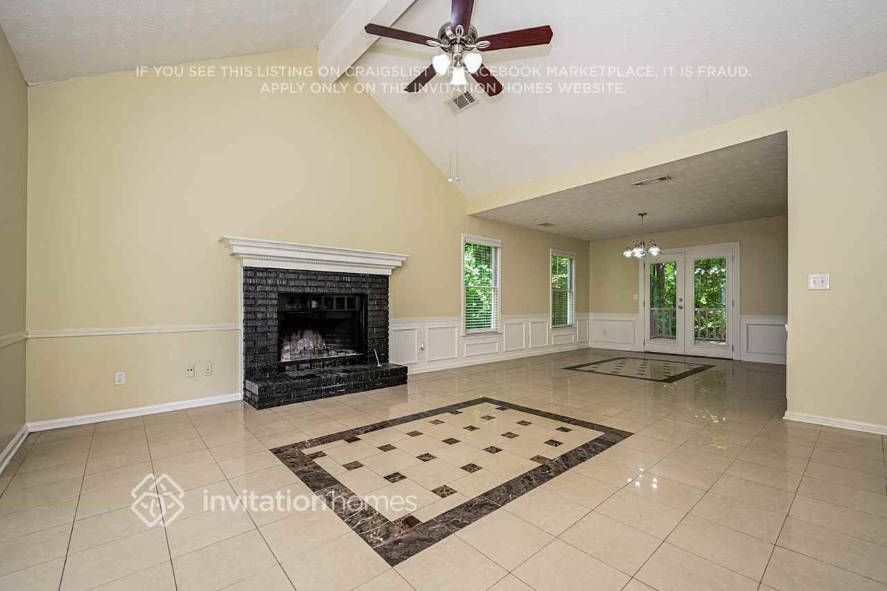 1099 Plantation Blvd Se - Photo 4 of 18