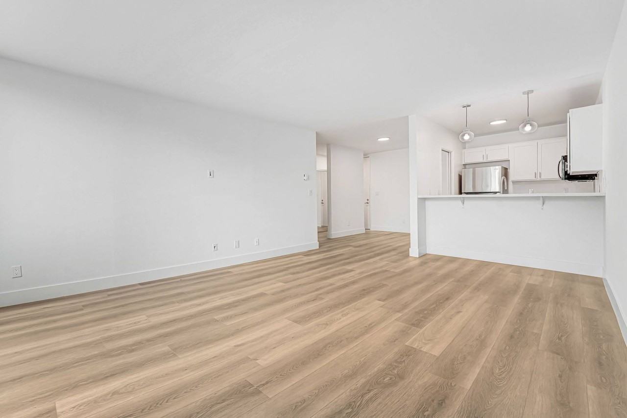 801 2nd Street - Photo 4 of 35