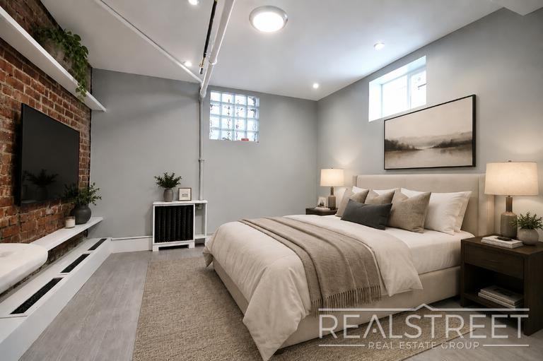 670 Eastern Pkwy - Photo 4 of 12