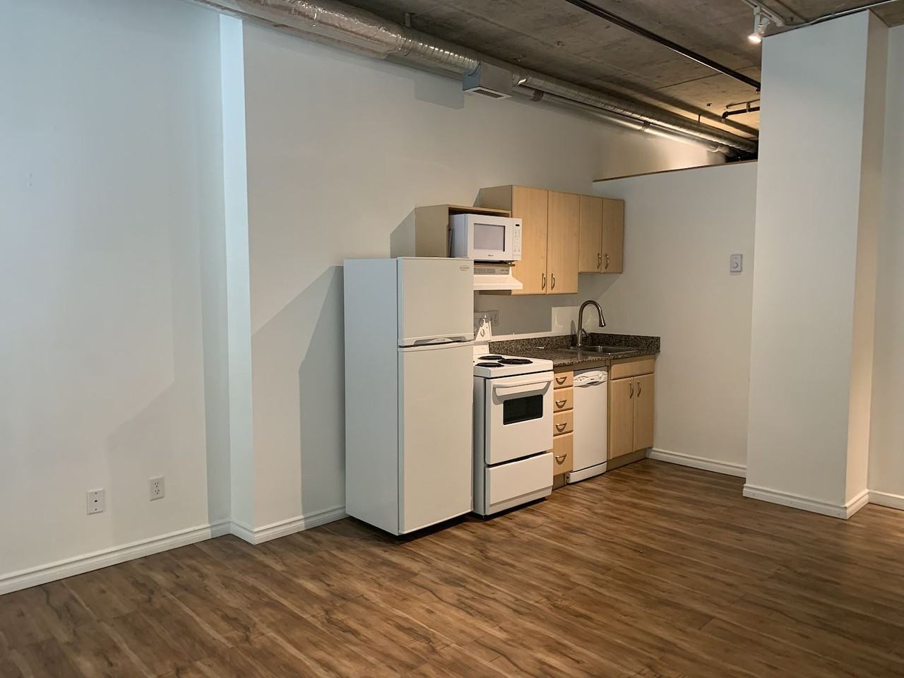 10024 Jasper Avenue 407, Edmonton, Alberta, Canada, T5J 1R2 - Photo 5 of 8