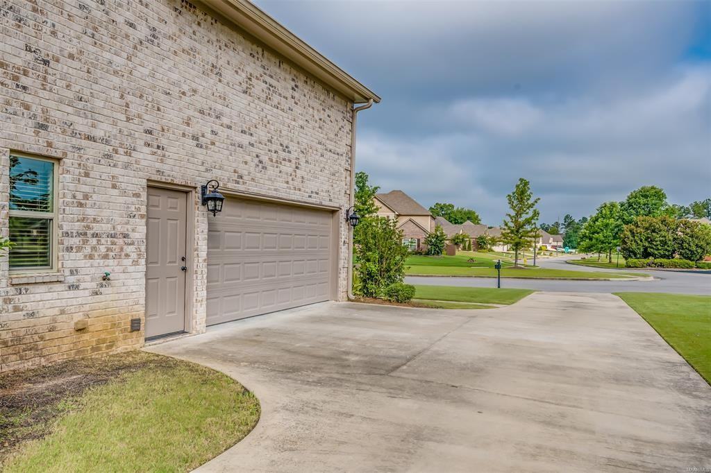 1007 Old Breckenridge Ln - Photo 3 of 11