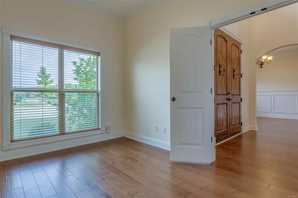 1007 Old Breckenridge Ln - Photo 5 of 11