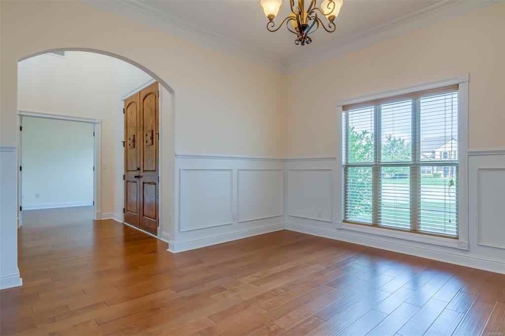 1007 Old Breckenridge Ln - Photo 6 of 11