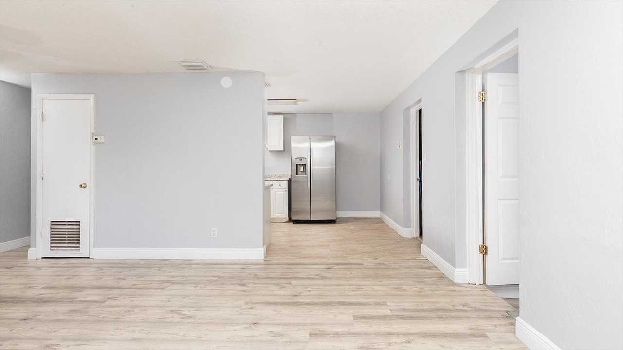 1135 Mason Ave - Photo 4 of 10