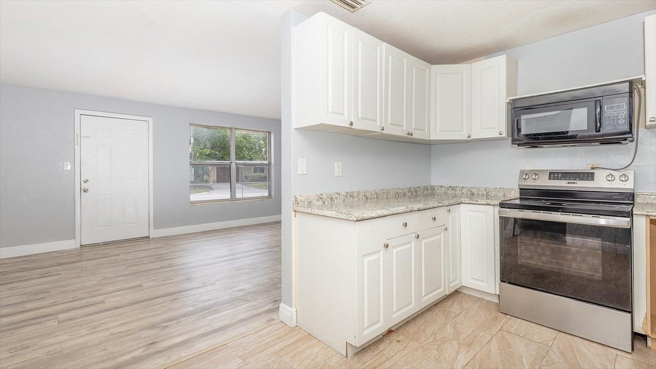1135 Mason Ave - Photo 5 of 10