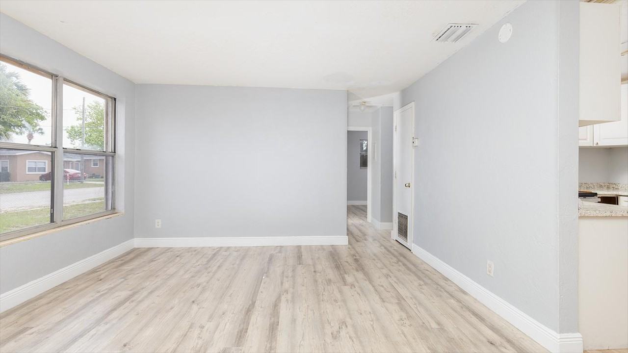 1135 Mason Ave - Photo 7 of 10
