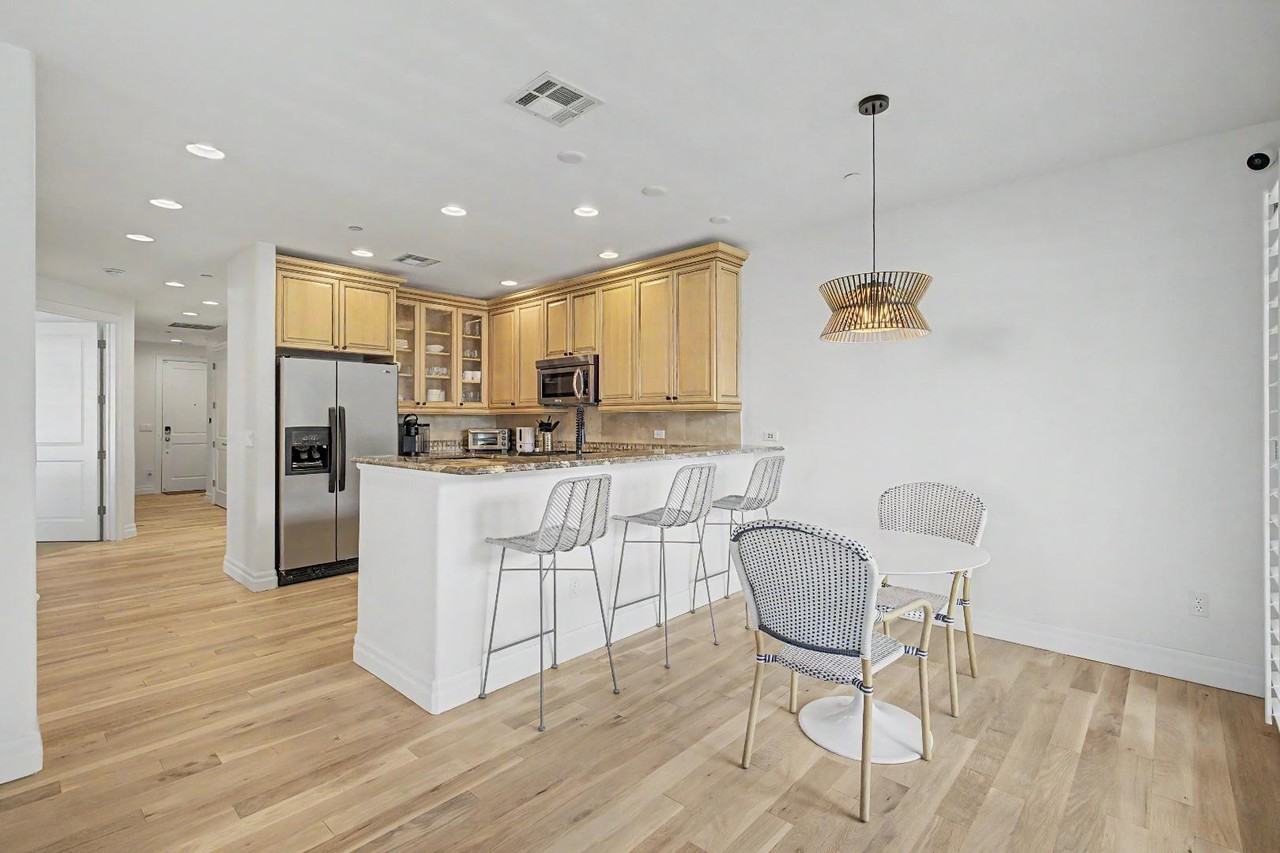 150 S Madison St - Photo 6 of 11