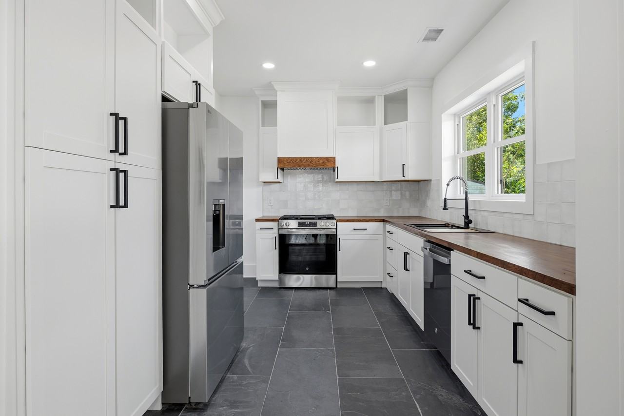 721 W 47th St #1 - Photo 4 of 17