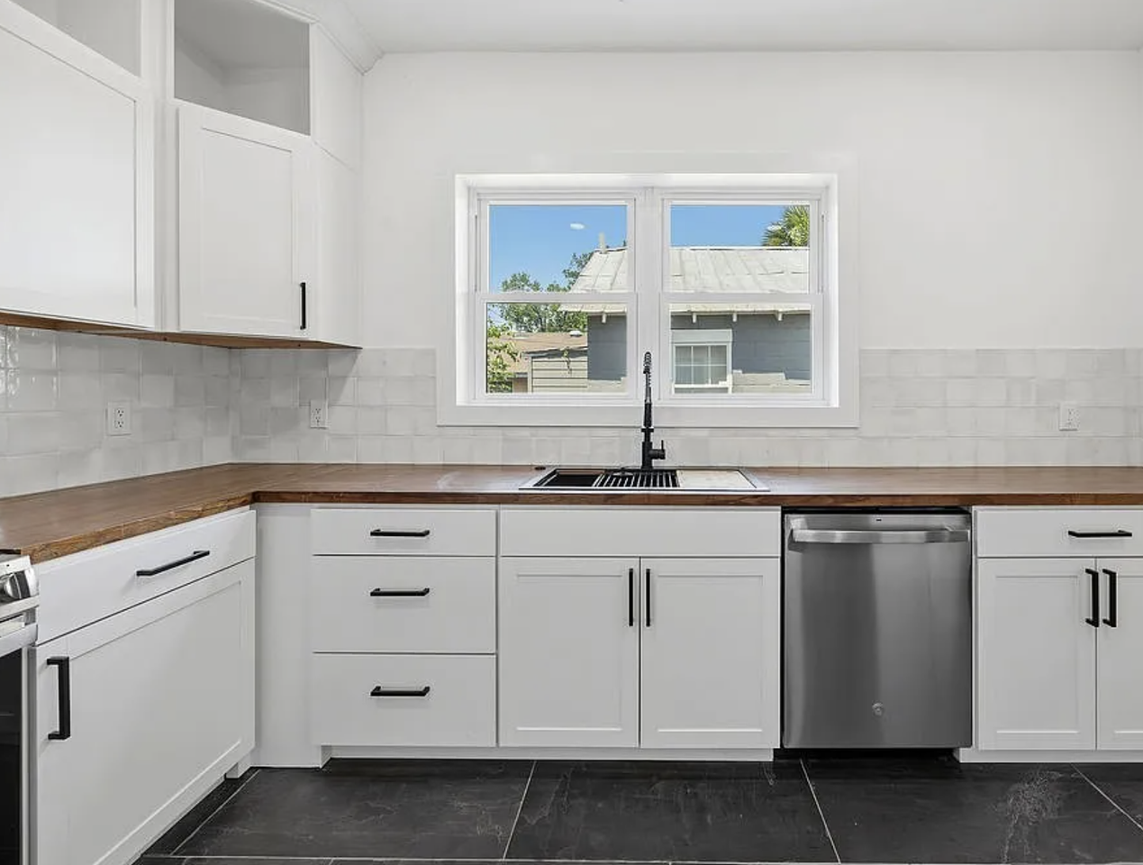 721 W 47th St #1 - Photo 5 of 17