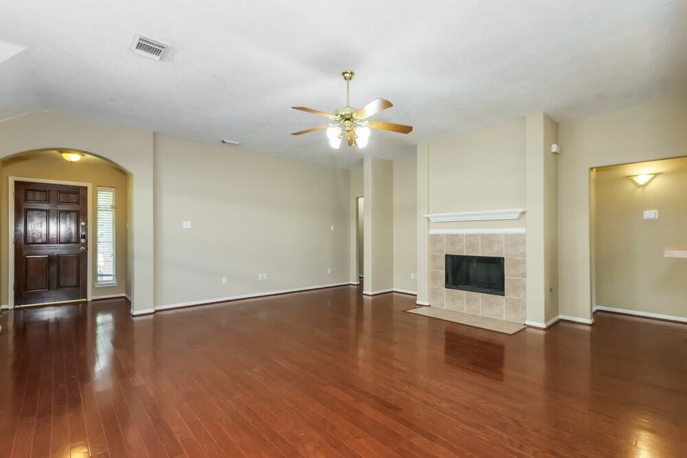3223 Spring Ranch Ln - Photo 4 of 16