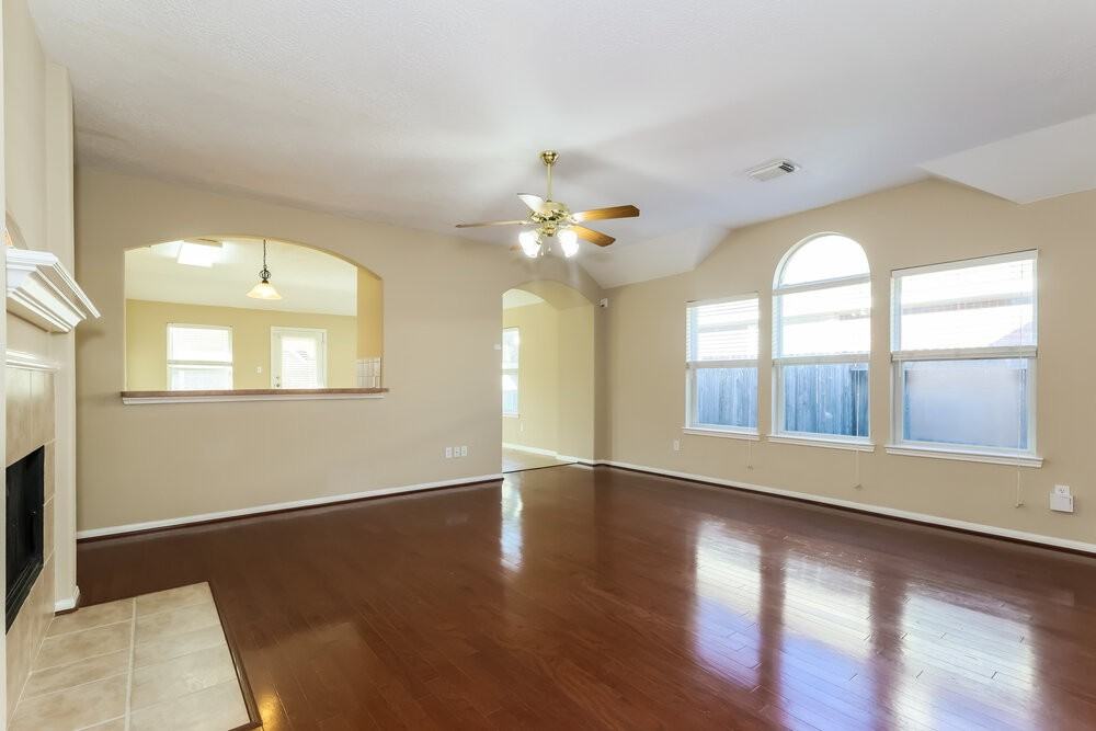 3223 Spring Ranch Ln - Photo 5 of 16