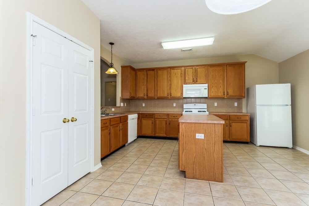 3223 Spring Ranch Ln - Photo 6 of 16