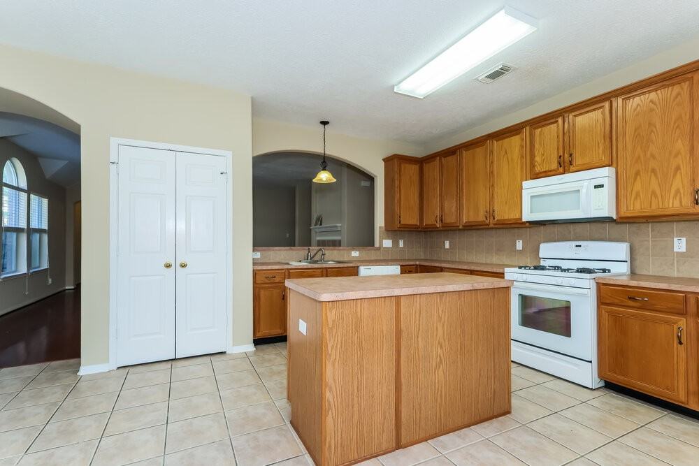 3223 Spring Ranch Ln - Photo 7 of 16