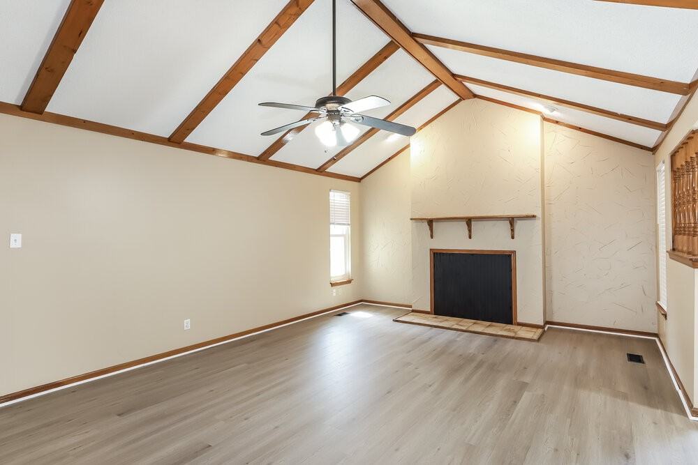 102 Gilbert St - Photo 4 of 17