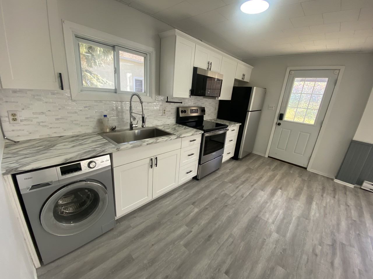 190 Thomas Street - Photo 2 of 12