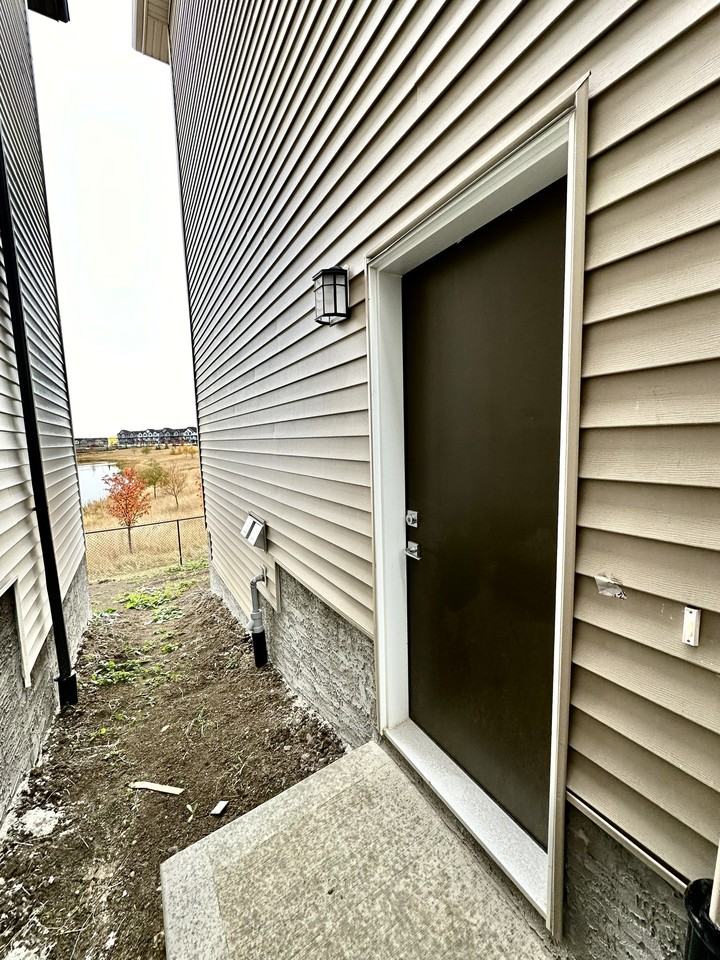 19135 29 Ave Nw - Photo 2 of 7