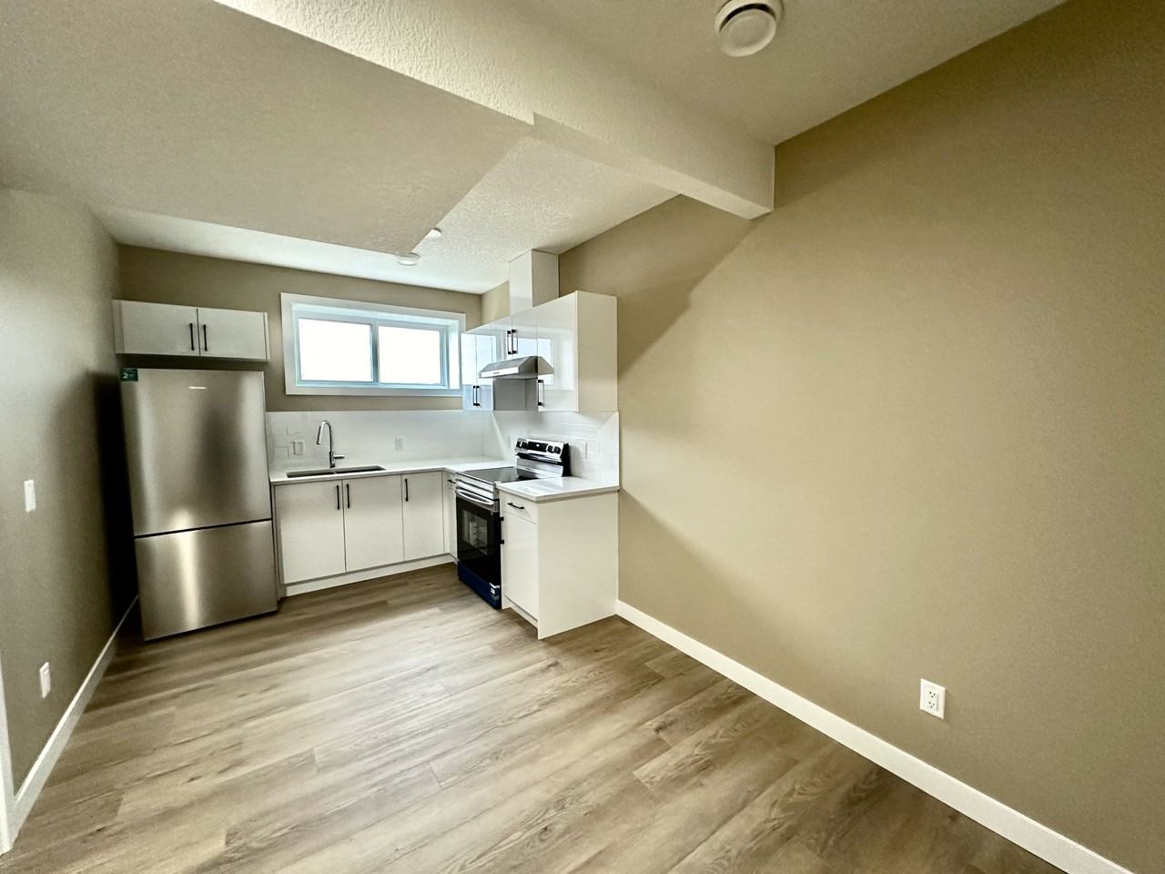 19135 29 Ave Nw - Photo 3 of 7