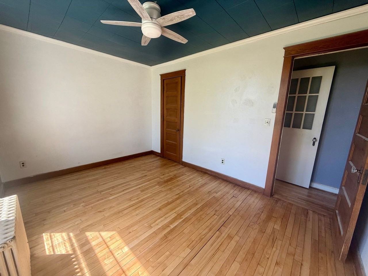 110 S State St - Photo 5 of 35