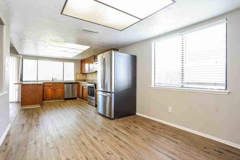 4141 Yellowleaf Dr - Photo 5 of 15