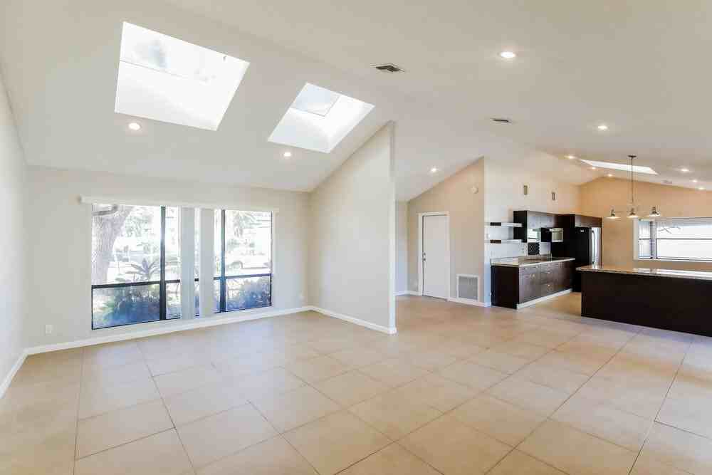 11236 Nw 7th St - Photo 4 of 16