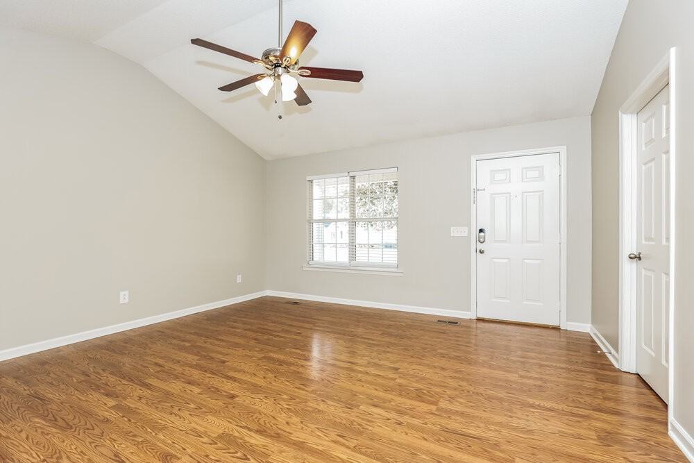 2826 Henderson Ln - Photo 3 of 16