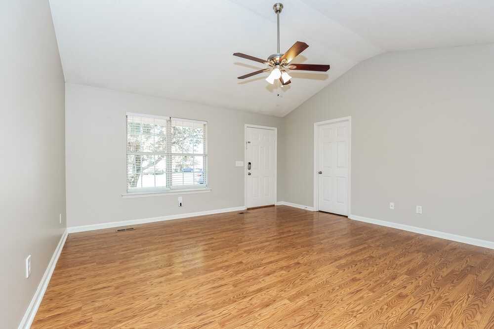 2826 Henderson Ln - Photo 4 of 16