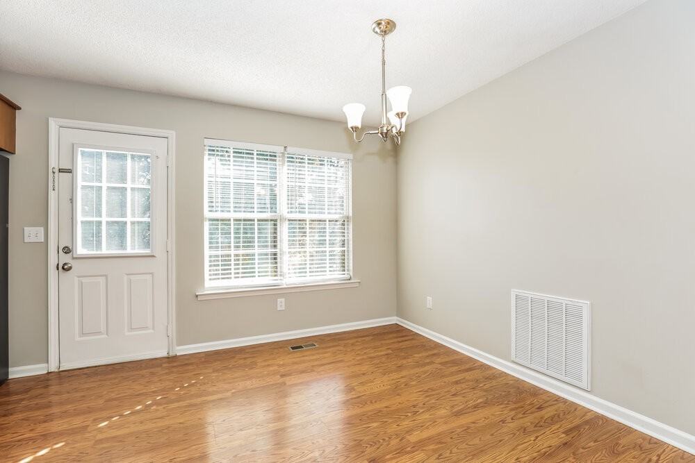 2826 Henderson Ln - Photo 5 of 16