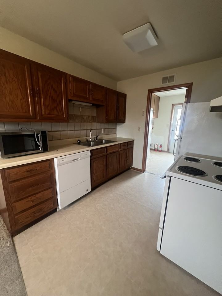 116 N 3rd St #1 - Photo 4 of 10
