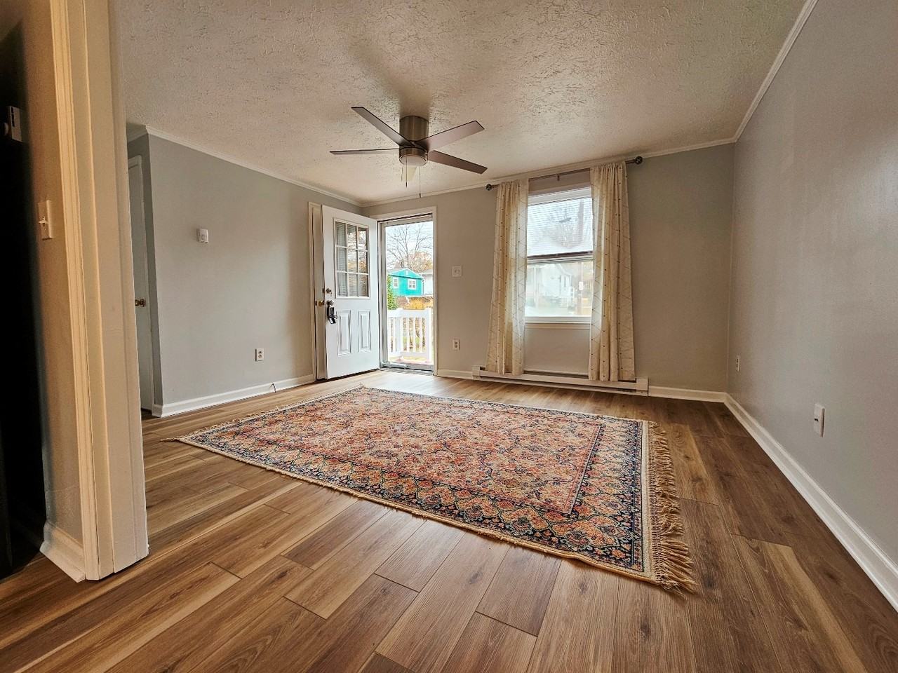 906 Paoli St #B - Photo 3 of 8