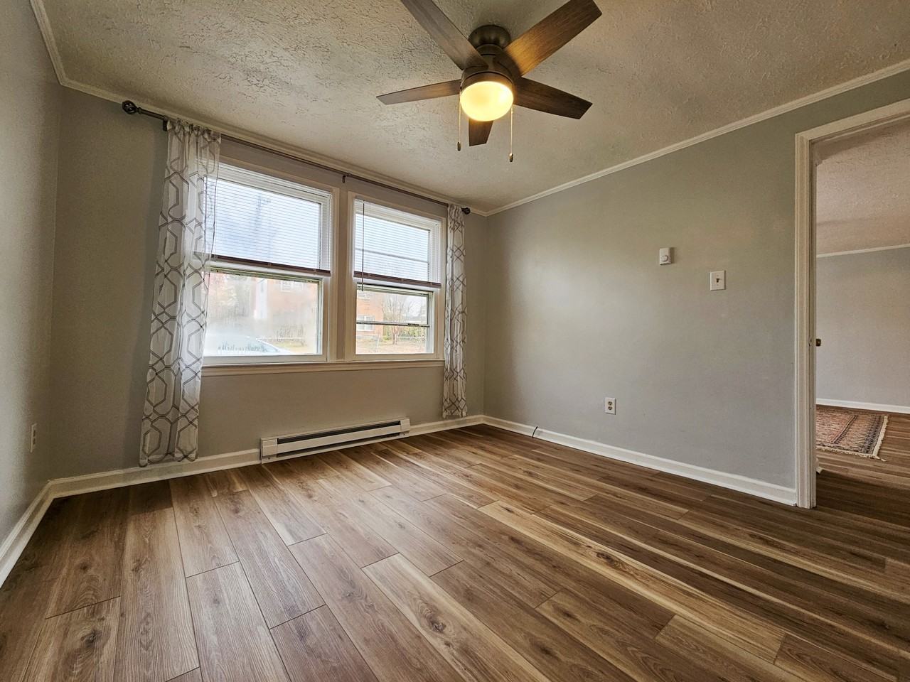 906 Paoli St #B - Photo 7 of 8